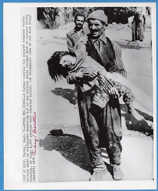 1975 Earthquake Recovery in Lice Turkey Original Original Press Wirephoto