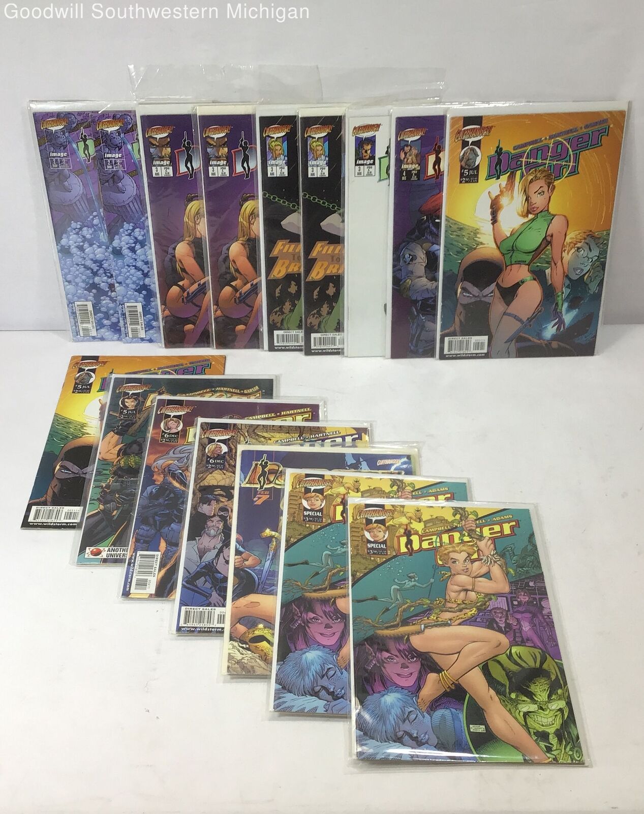 Pre-Owned Danger Girl 1998-2001 Comic Lot #2-7 + Specials