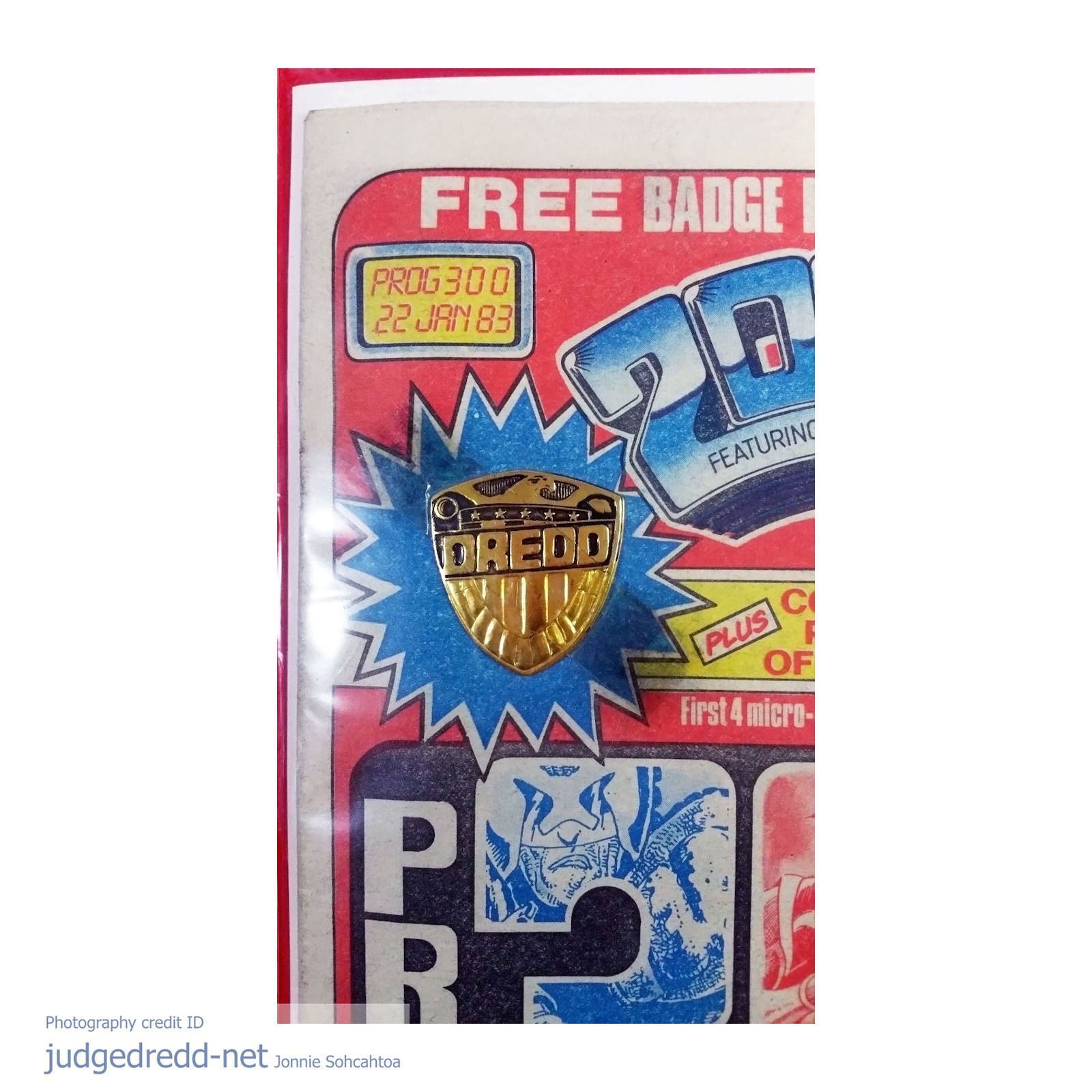 2000AD Prog 300 + Rare Free BADGE GIFT 2000AD Judge Dredd Comic Bag and Board