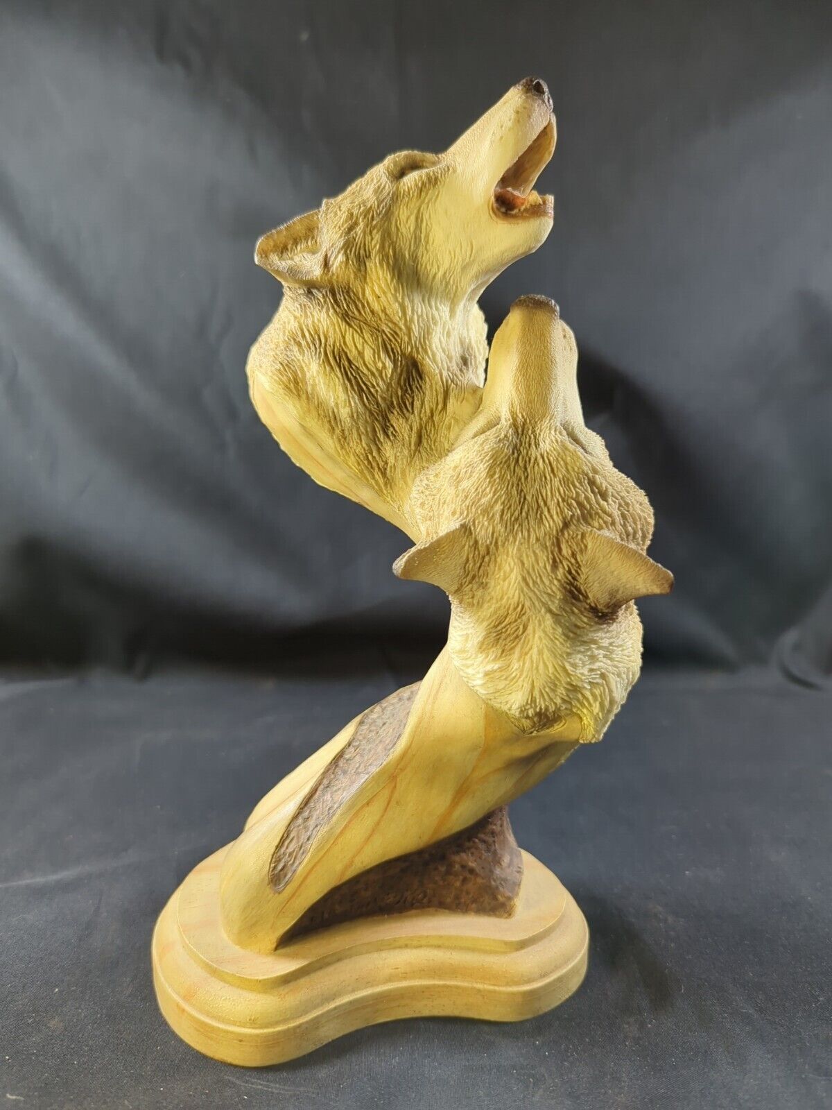 MCSI Wolf Sculpture  Howling Wolves Quality Imagination 2003 - 9 3/4” Unique