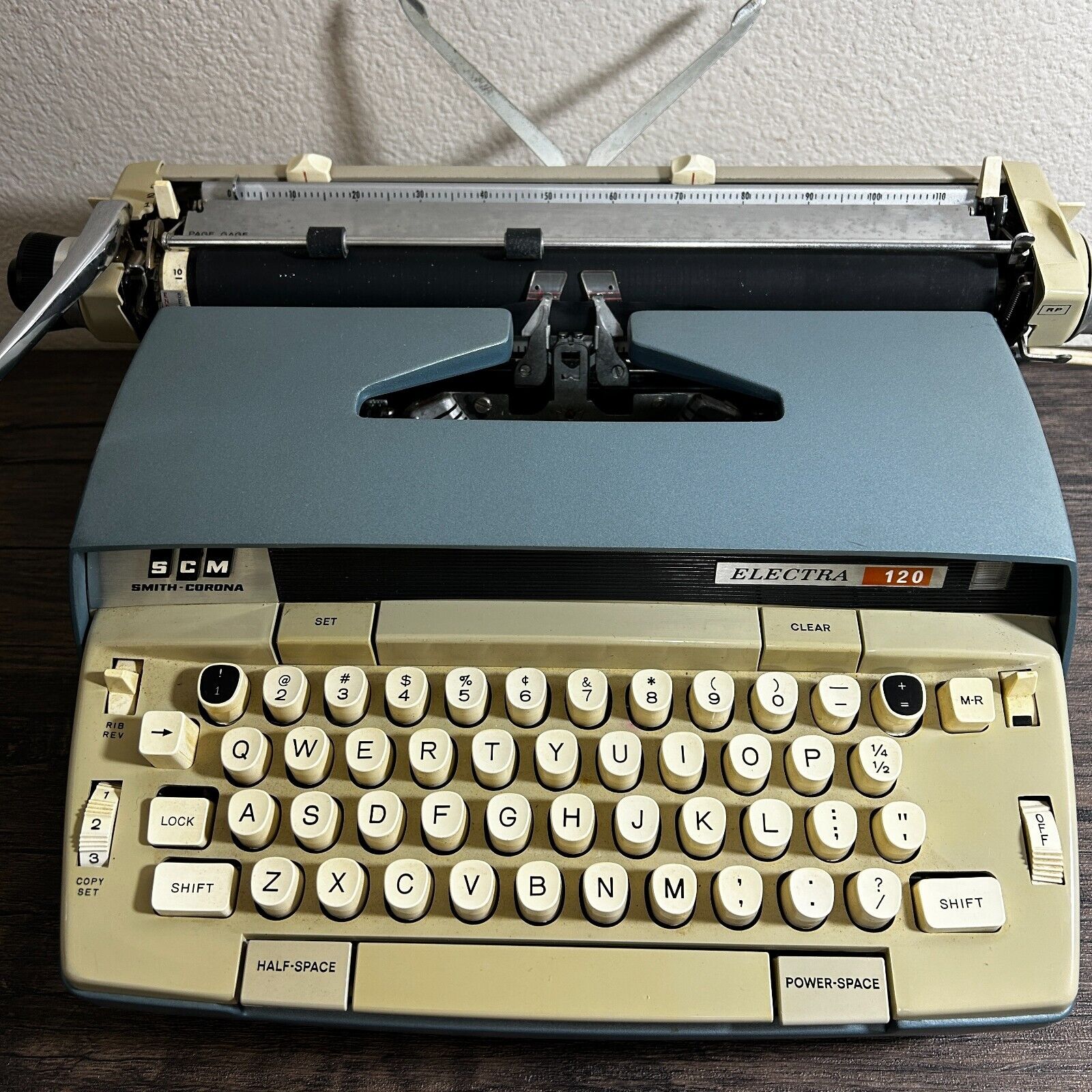 SMITH CORONA Electra 120 Typewriter with Case  1969 Works Vintage 2721
