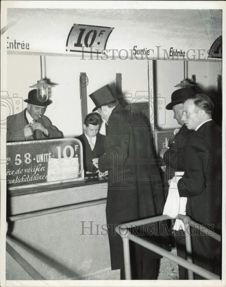 1938 Press Photo 10-Franc Betting Window at La Nuit de Longchamp, Paris