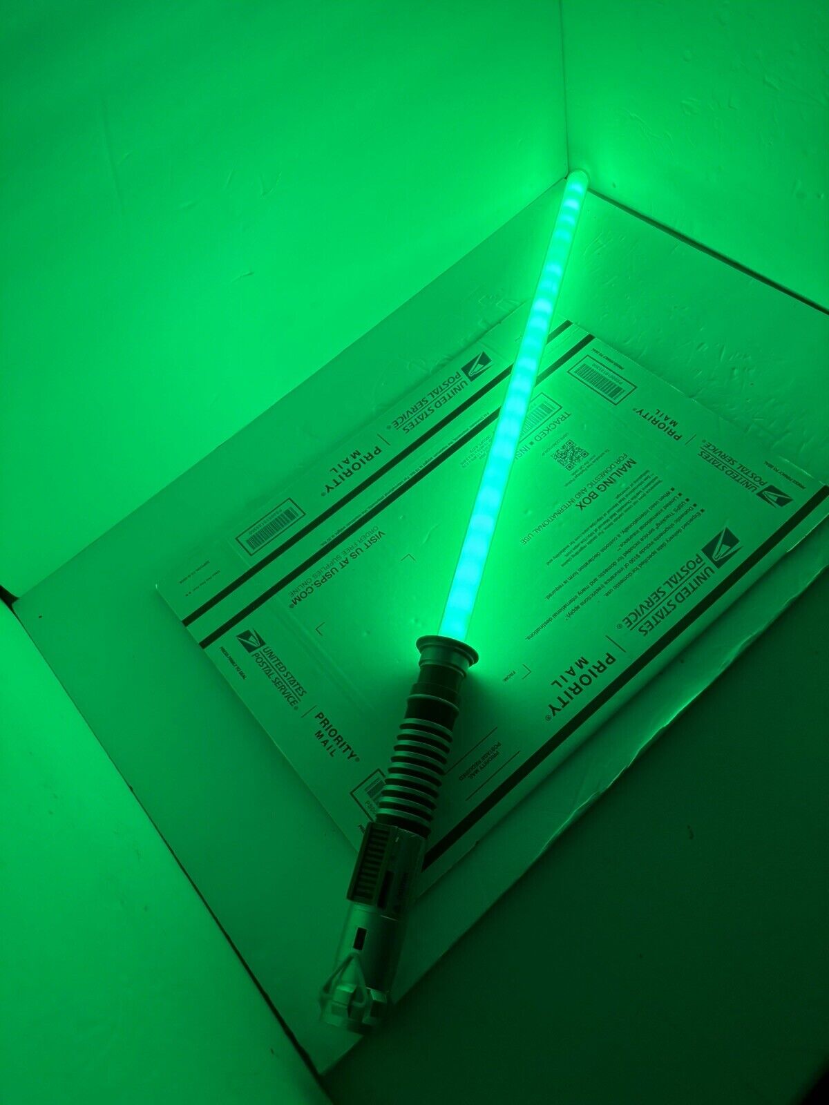 Star Wars Luke Skywalker Ultimate FX Green Lightsaber 2010 C-2945A Lucasfilm