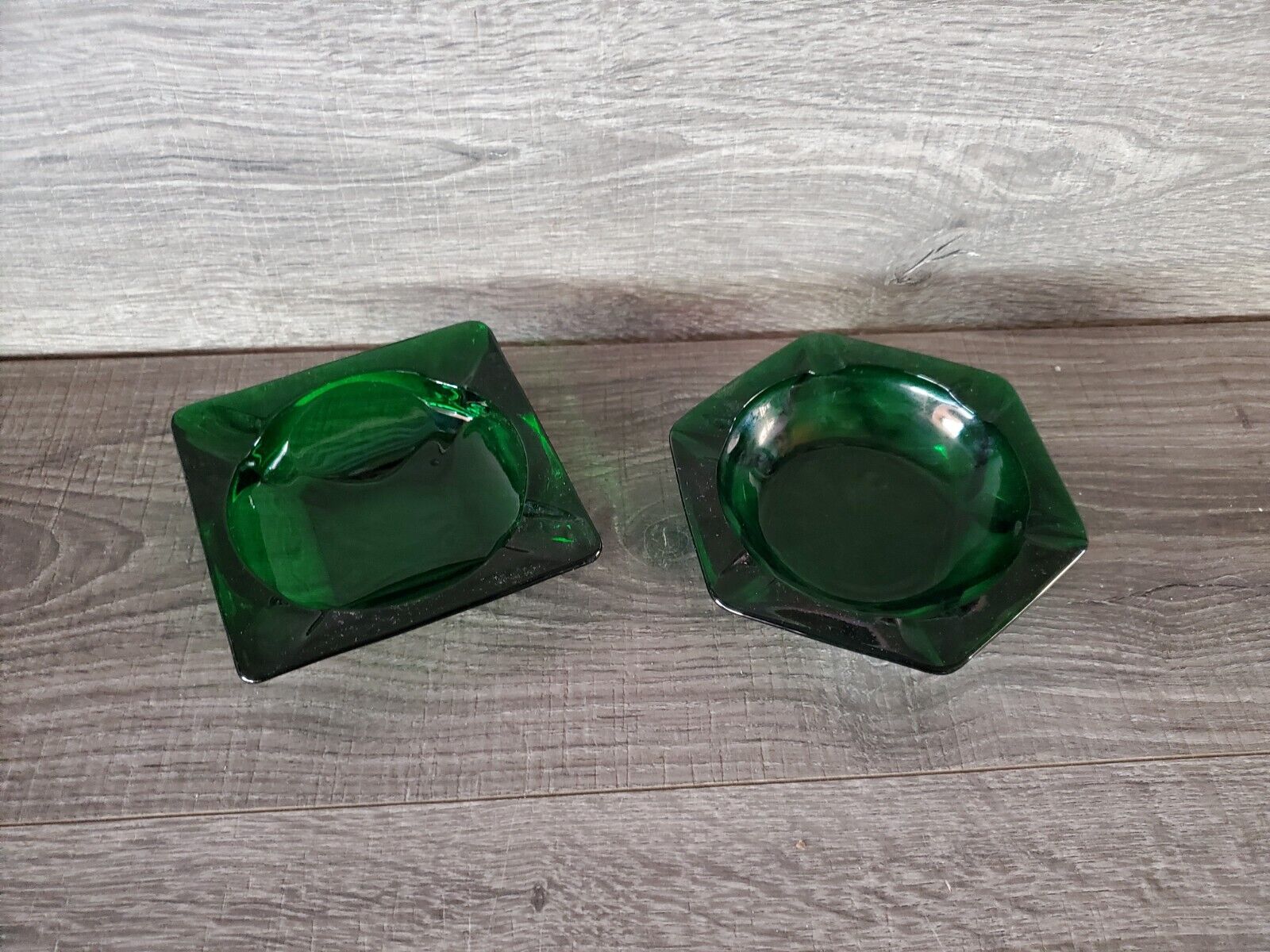Vtg Emerald Green Ashtrays Set Of 2