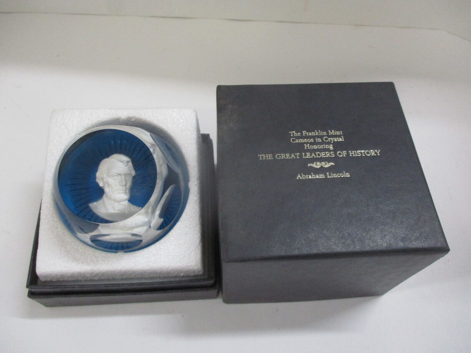 Franklin Mint Bicentennial Cameo Crystal Paperweight Abraham Lincoln
