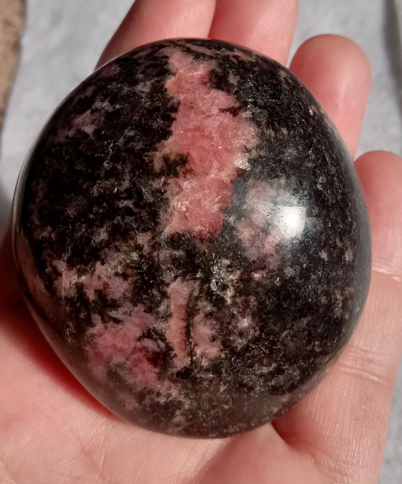 Chunky Round Rhodonite Palmstone 168 Gr