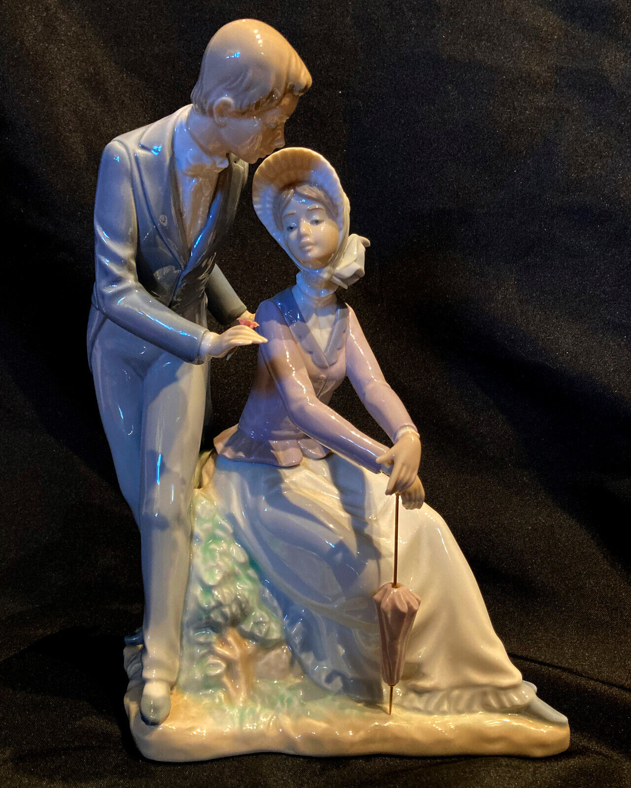 LLADRO  NAO  Courting Couple 411G  Excellent Condition