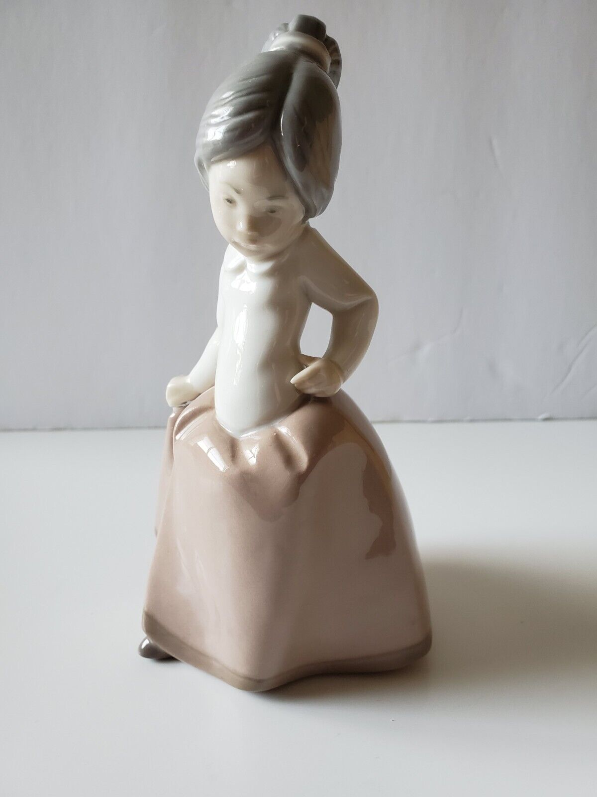 Lladro NAO Girl in Pink Skirt 1980 Porcelain Figurine ~ Excellent Condition