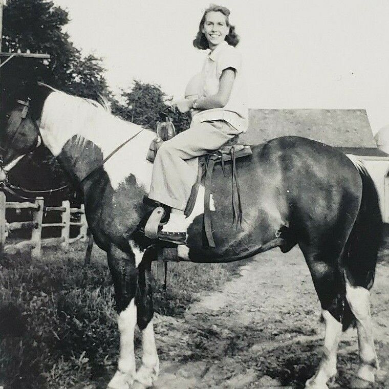 Hatboro Pennsylvania 1941 Horse Girl Laddie Riding Road Barn Farm Photo G128
