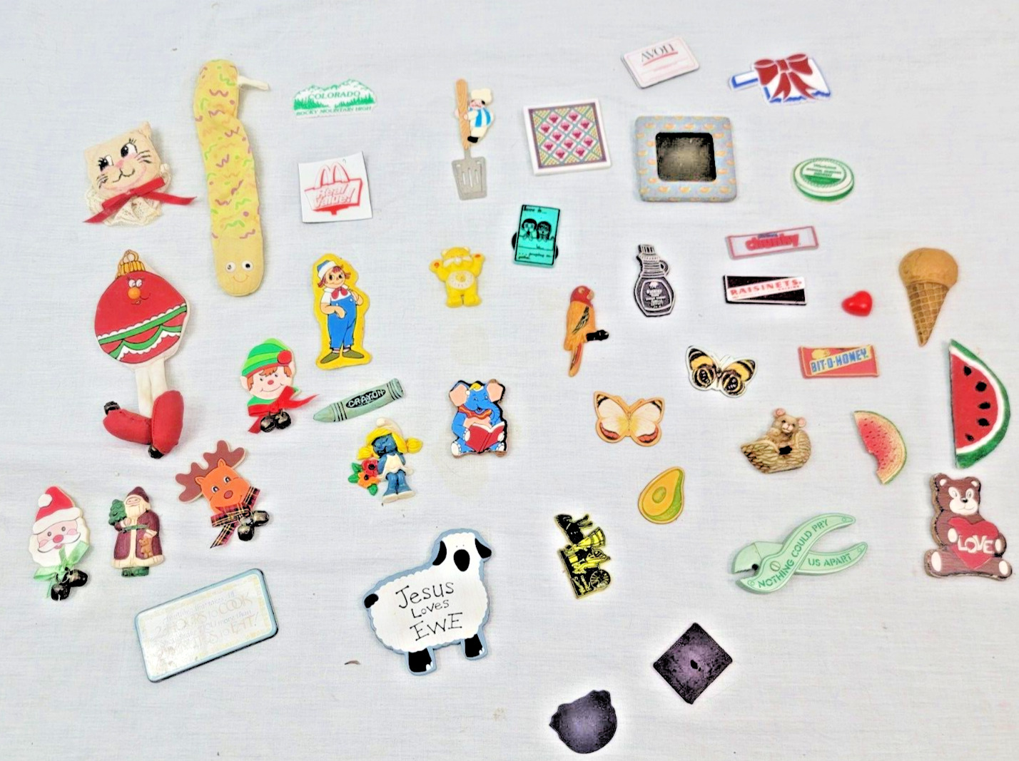 VINTAGE LOT OF MAGNETS ALL UNIQUE SOME INCLUDE CANDY BAR WRAPPERS SMURFETTE CARE