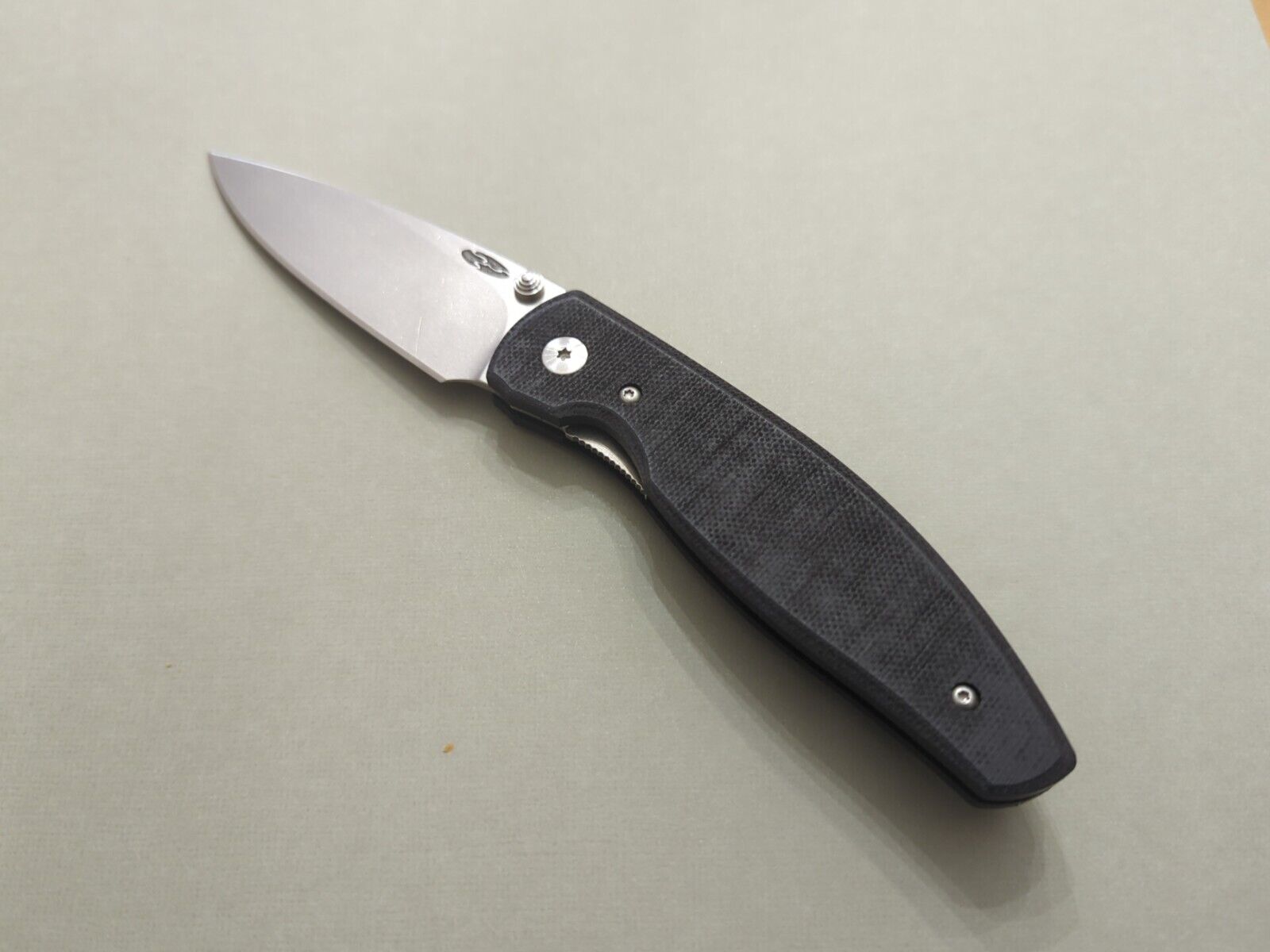 Three Rivers Manufacturing TRM Atom 20cv knife Black micarta  Updated Studs Ver