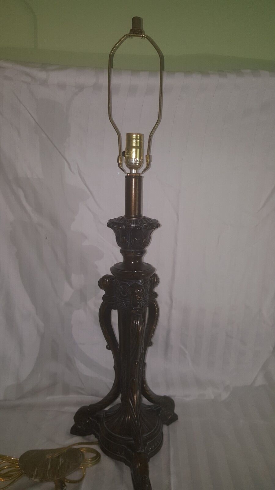 Vintage Original COLONIAL MONKEY TABLE LAMP By Berman, Works, 1 Light 33