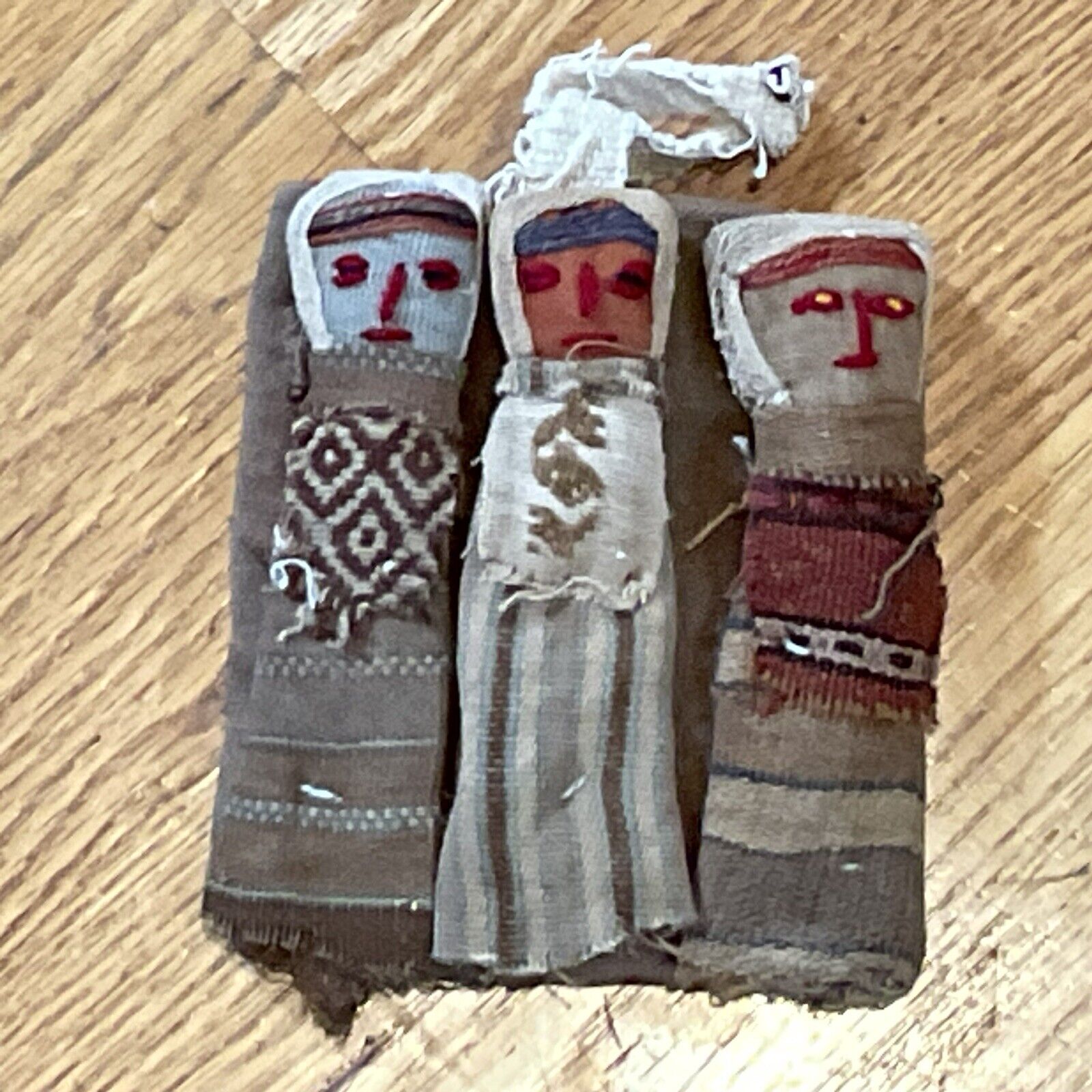 Antique Peruvian Chancay Funerary Doll 5.5” T X 5”W With 3 People Peru