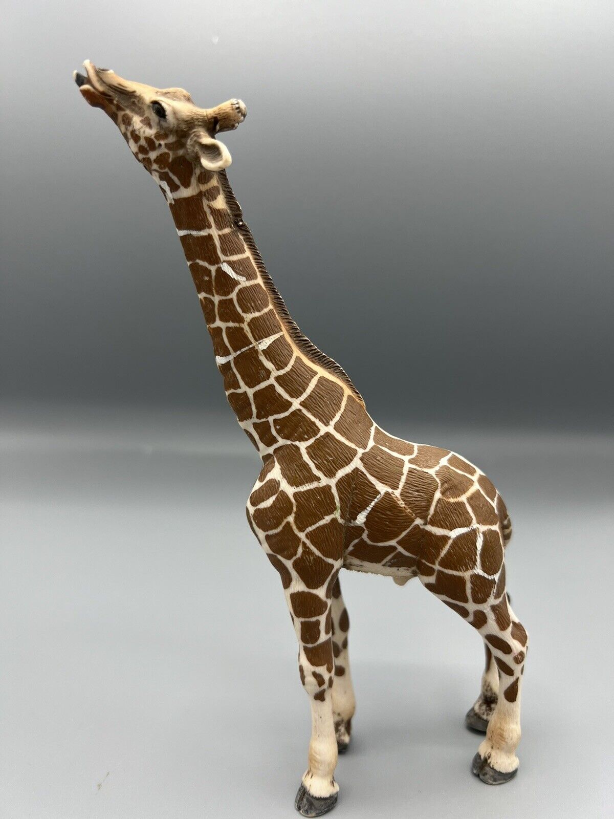 Schleich Male Giraffe Eating D-73527 Animal Figure 2008 Adult Retired Toy 7 inch