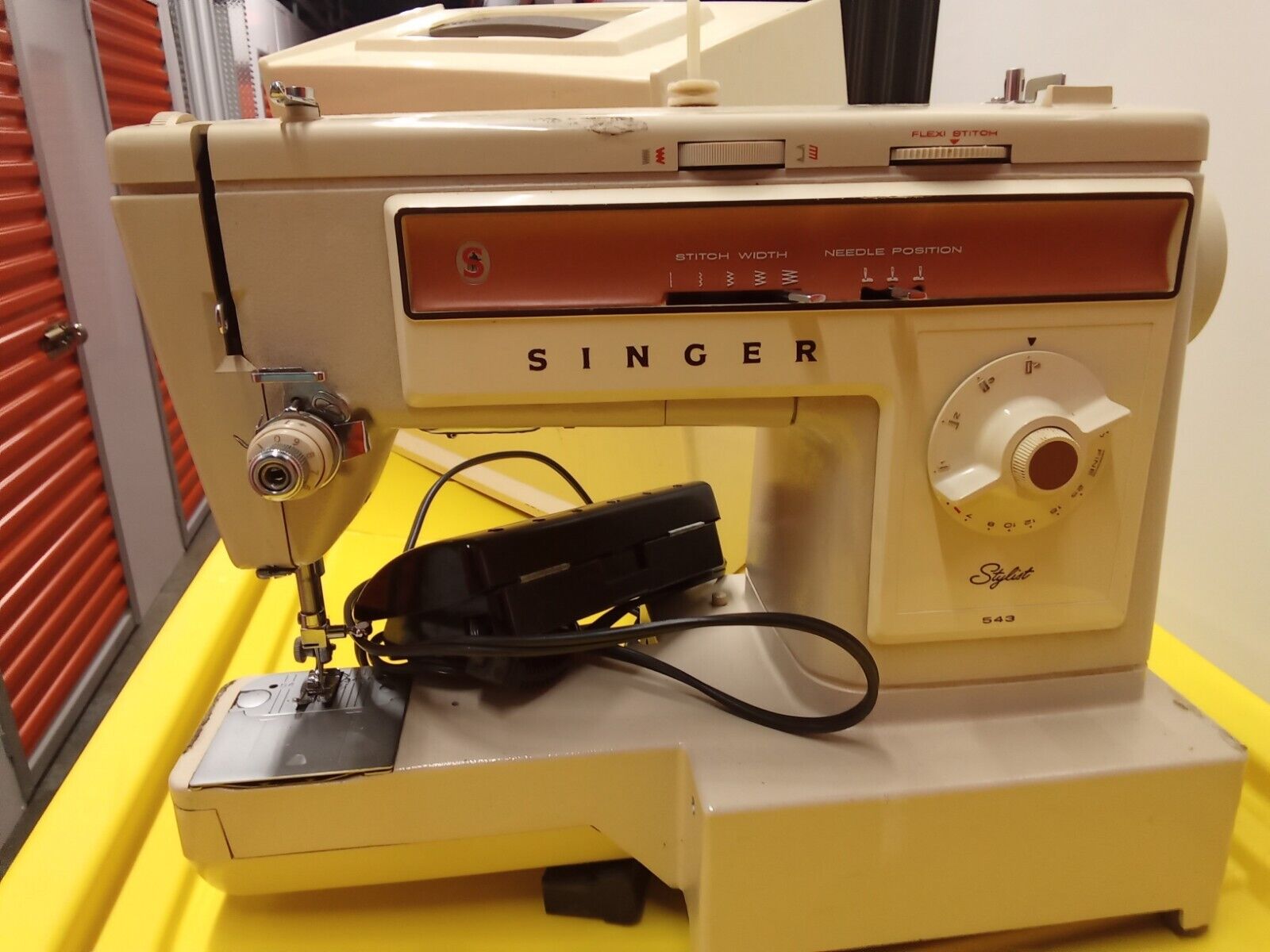 Vtg Singer Stylist Zig-Zag Sewing Machine 543 TESTED Works Accessories & CASE