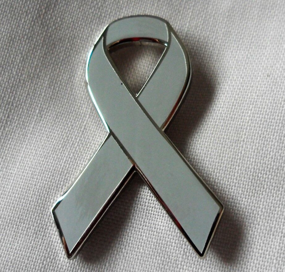 *NEW* Parkinson\'s Disease Awareness ribbon enamel badge / brooch. Charity.