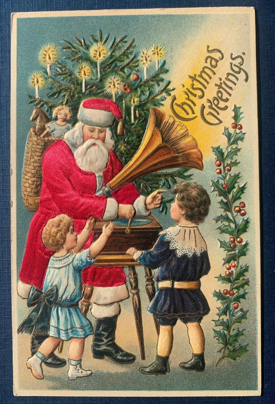 Silk SANTA CLAUS with~Children~Phonograph~Music ~Tree~Christmas Postcard~k337