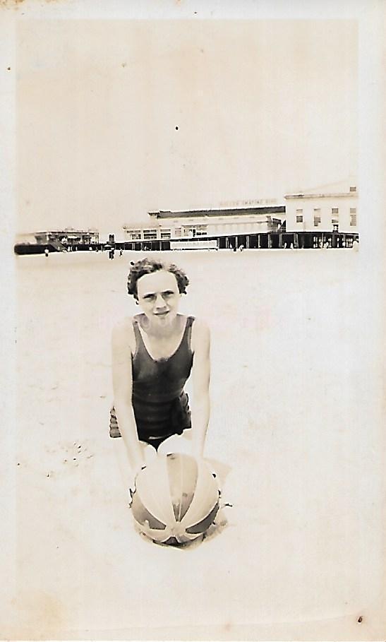 Vintage FOUND PHOTO Original BLACK+WHITE Portrait A DAY AT THE BEACH 29 41 F