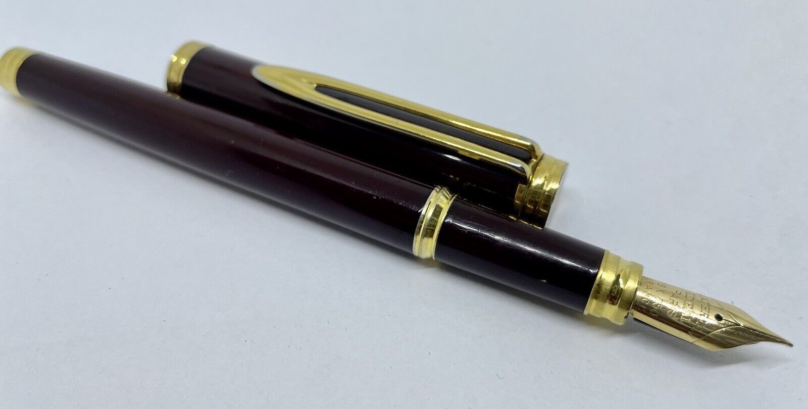 Vintage Burgundy Waterman Gentleman Fountain Pen- F- Fine 18K Nib- Gold- Lacque