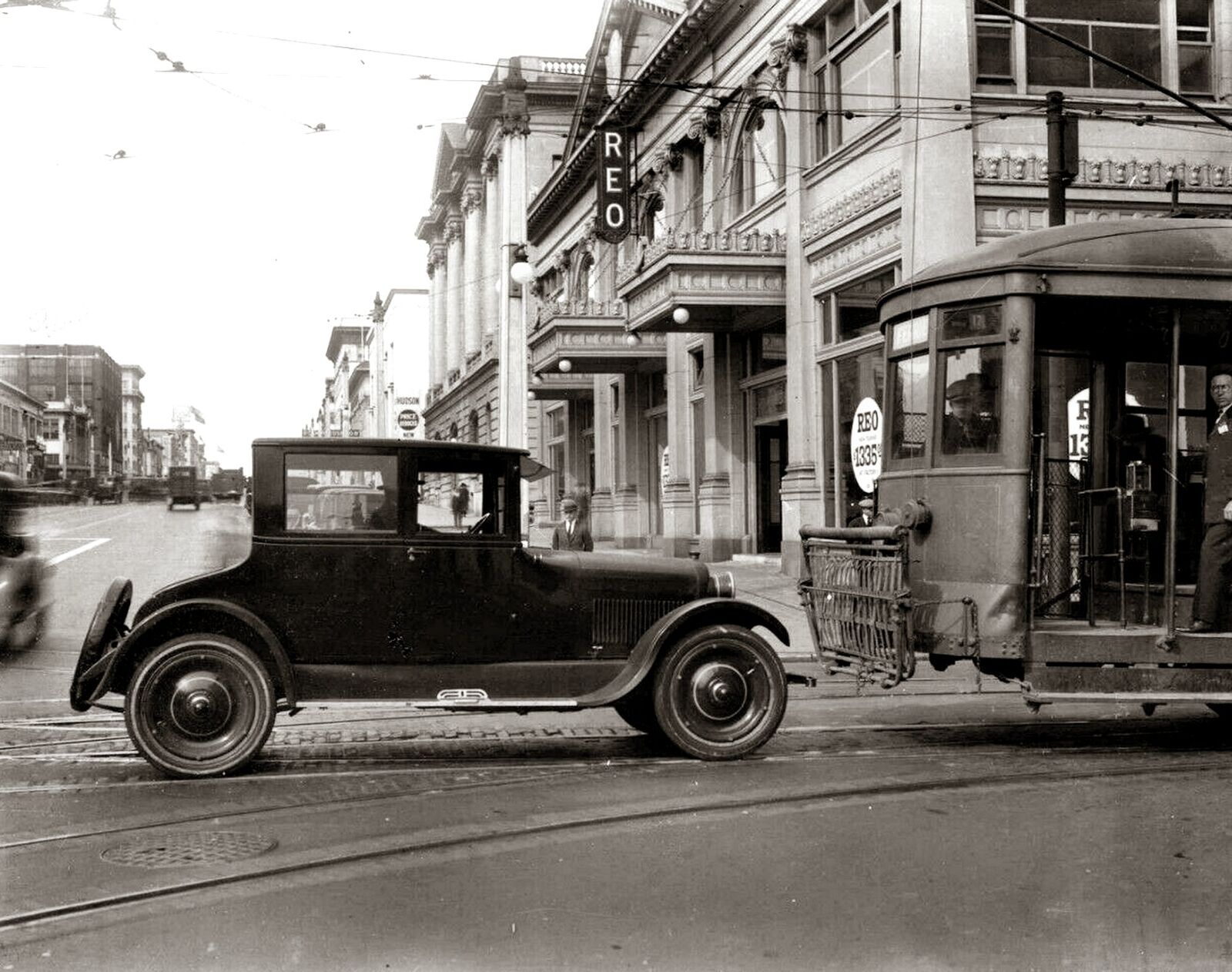 1924 San Francisco REO CAR DEALERSHIP 8X10 Borderless PHOTO