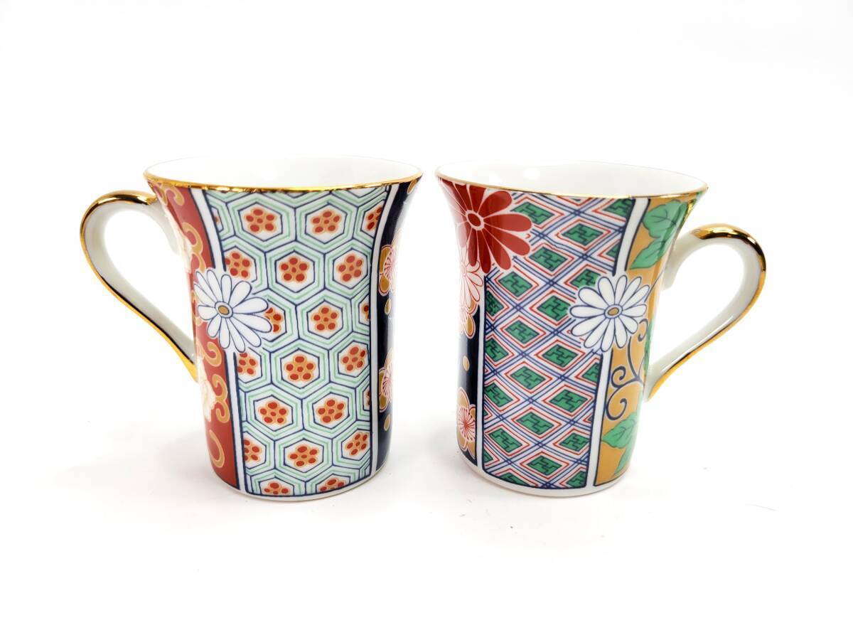 Traditional Japanese Arita ware: Pair of teacups