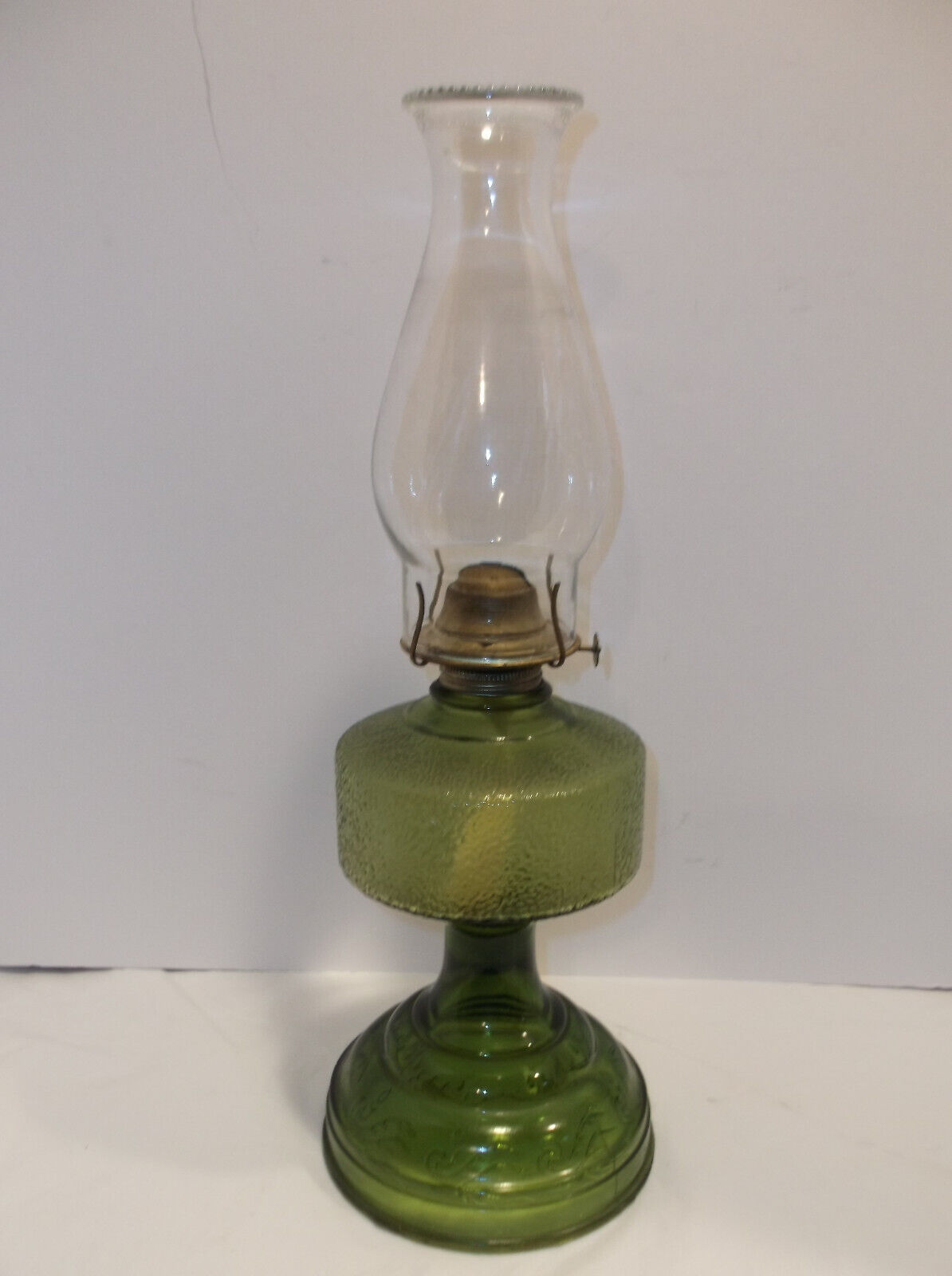 VINTAGE P &A  EAGLE KEROSENE OIL LAMP  Green w/Pearl Edge Chimney & Wick  USA