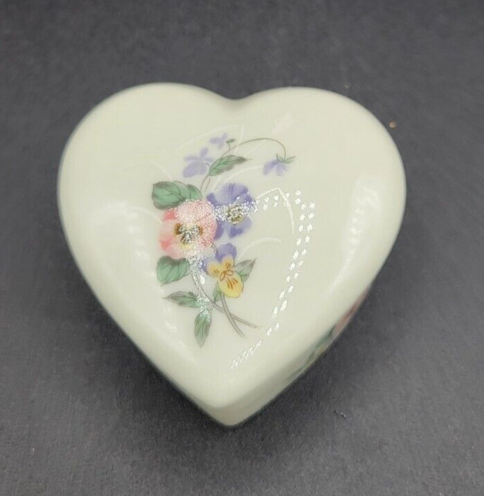 Russ Heart Shaped Trinket Box Porcelain #4935 Pansy Flower Made in Japan