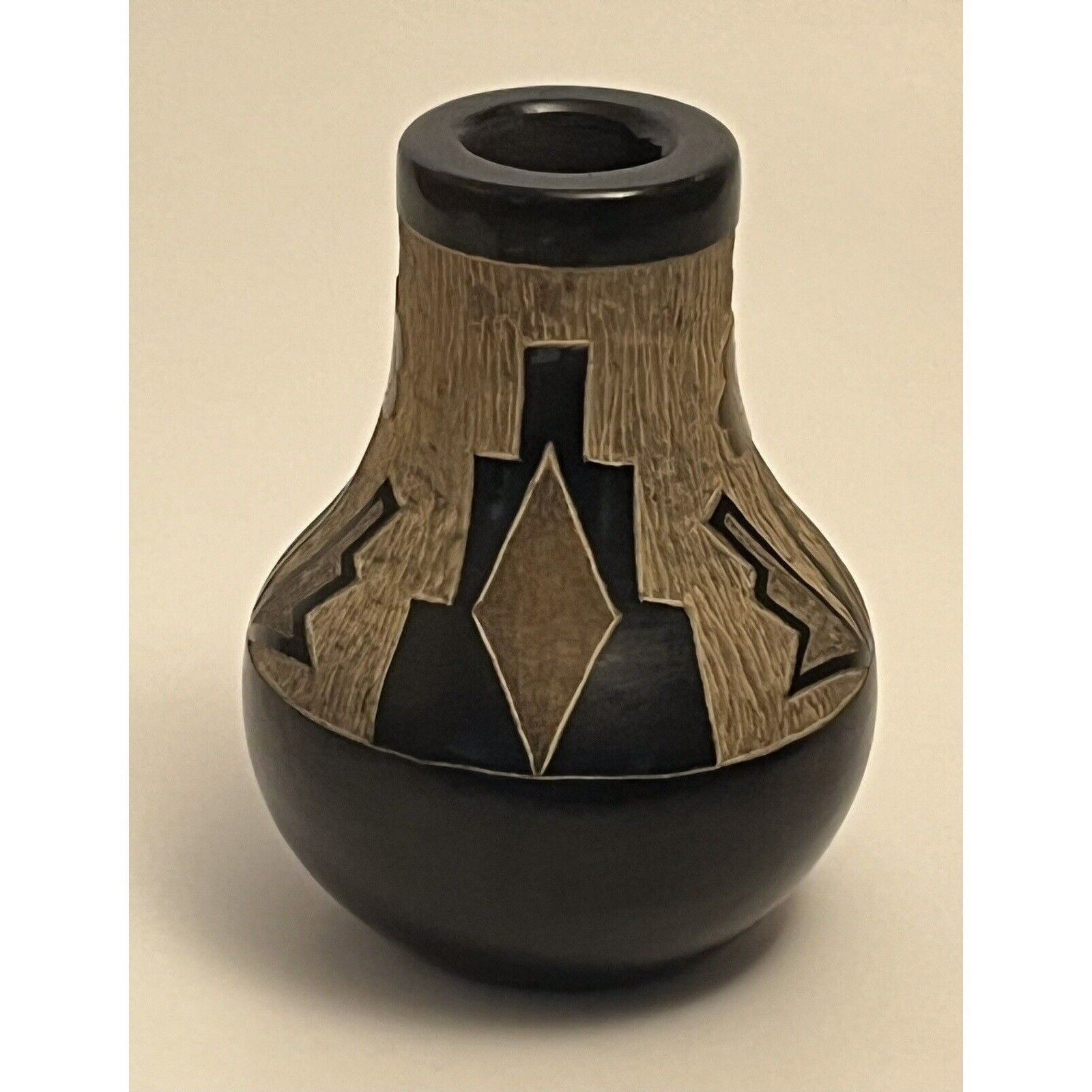 Corn Moquino Santa Clara Sgraffito Pottery Geometric Tulip Vase Native American