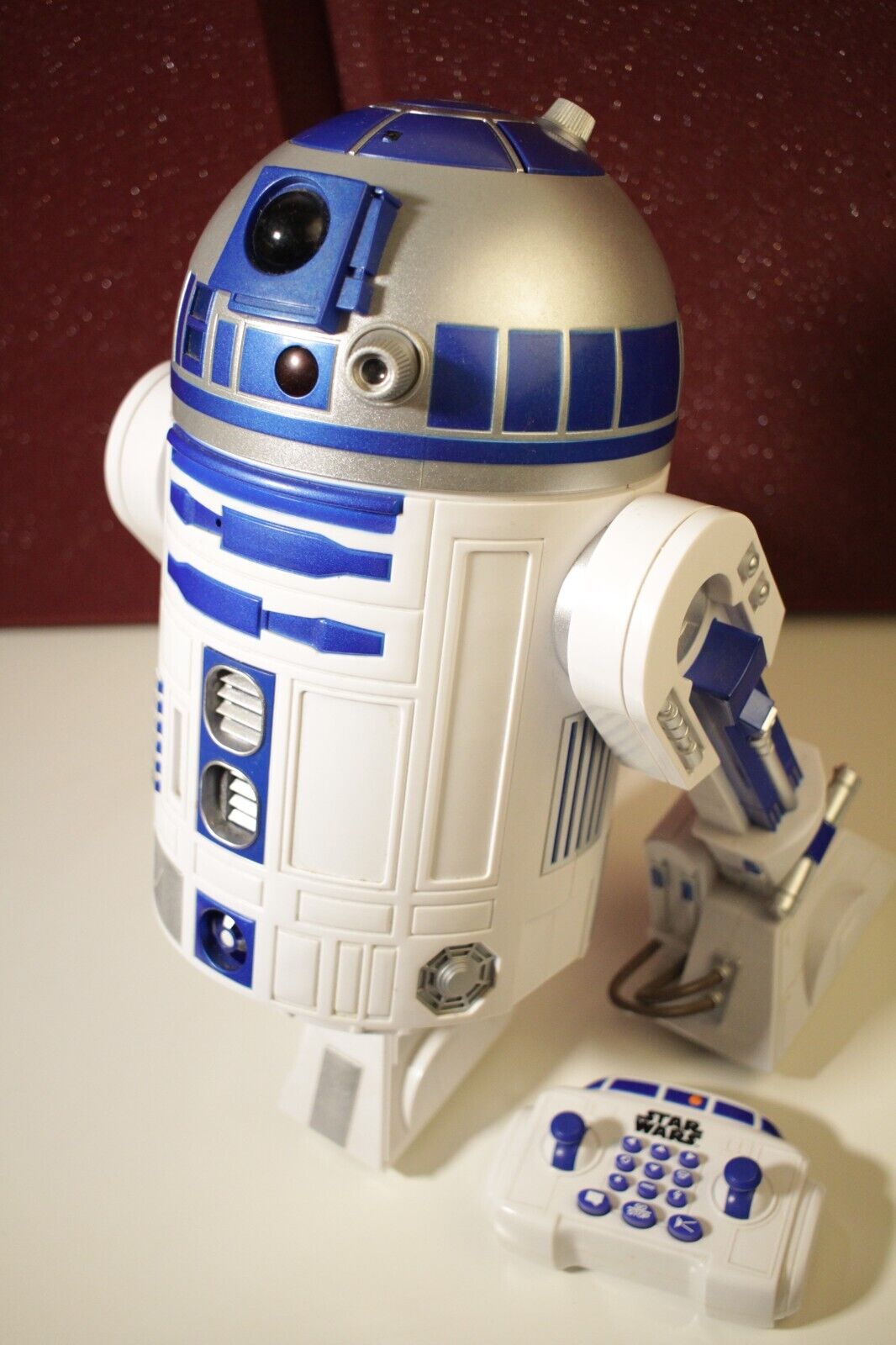 Star Wars Smart R2-D2 Droid RC Robot