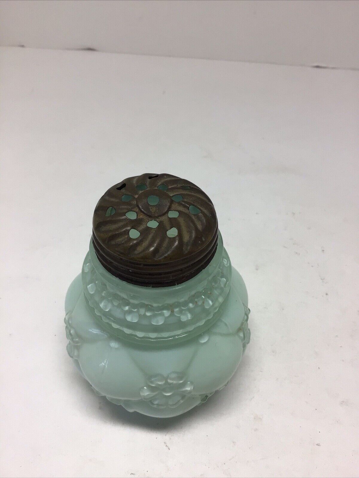 Antique NORTHWOOD Quilted Phlox Light Green Glass SUGAR SHAKER Muffineer