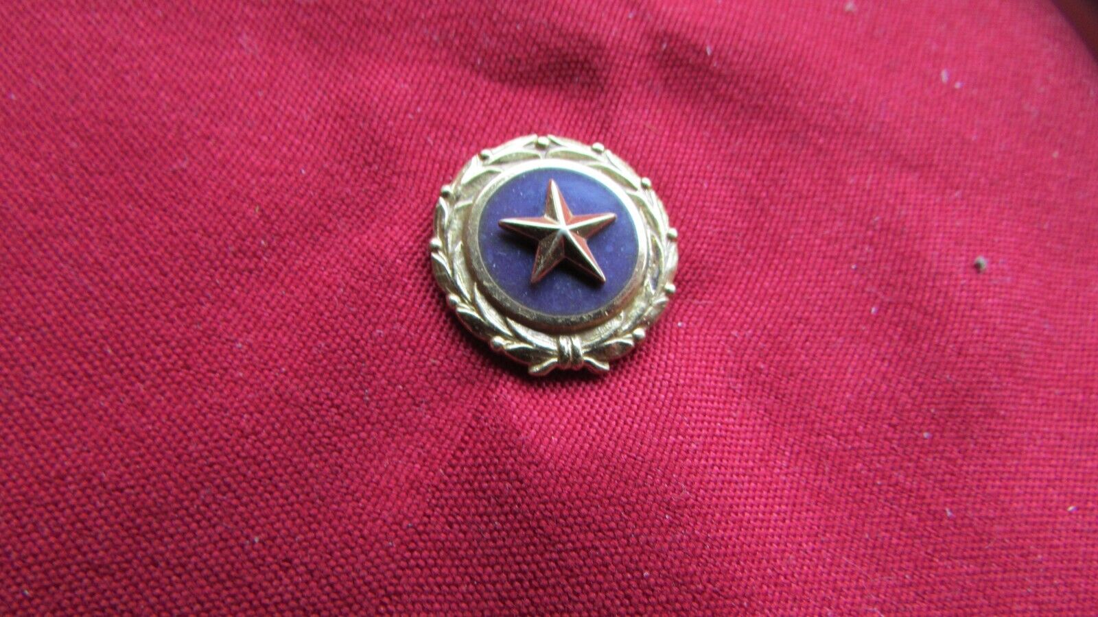 WW-2-KIA GOLD STAR MOTHERS US Military Lapel Pin Button 1947 ACT ,A.E.marked