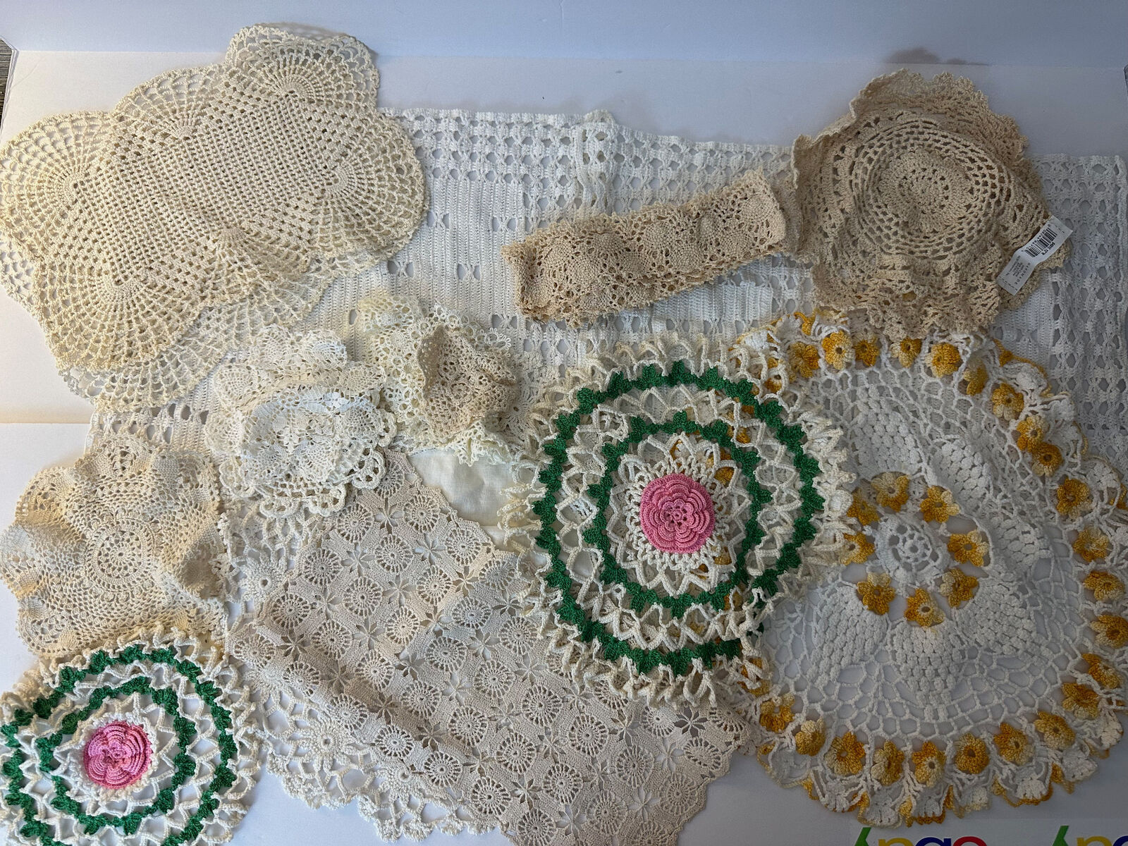 LOT of 20 VINTAGE handmade assorted doily Doillies