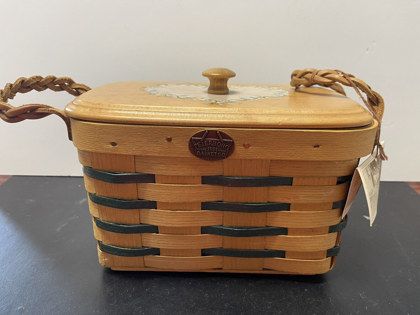 Peterboro Picnic Basket with Wood Lid with Heart Design