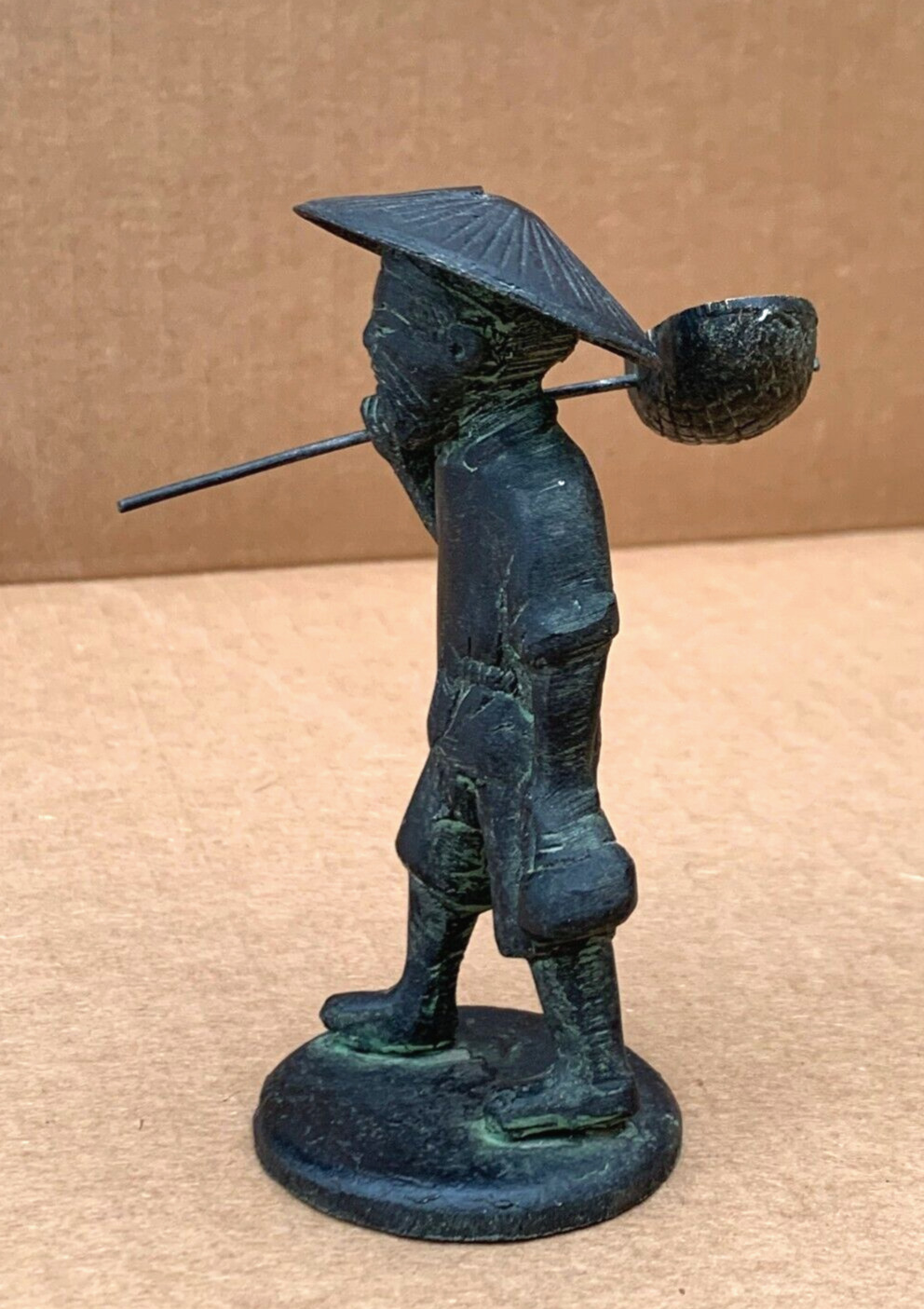 SMALL OLD ANTIQUE ASIAN BRONZE FIGURINE JAPANESE CHINESE VILLAGE MAN WITH BASKET