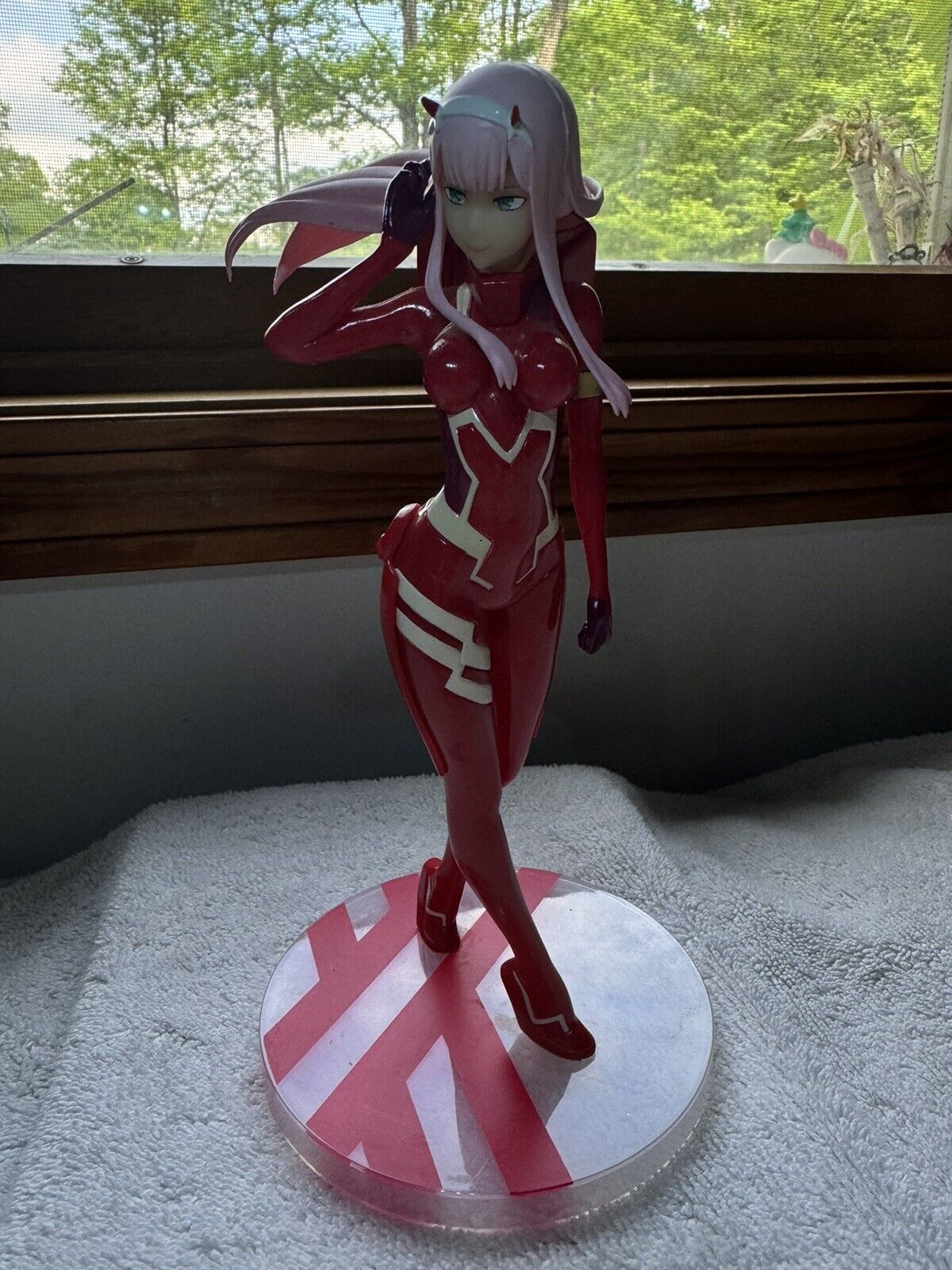 COLLECTIBLE  - Darling in the Franxx Zero Two Figure With No Box￼
