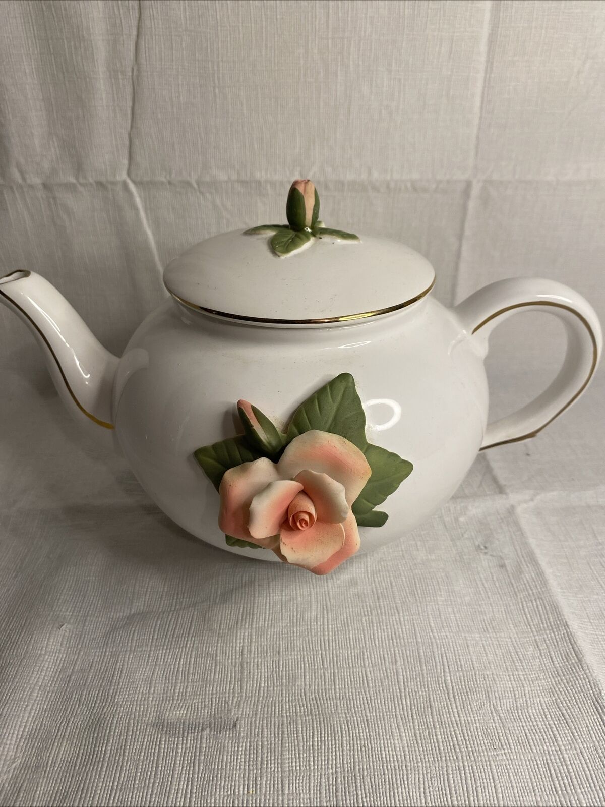 Teleflora Vintage White W/ Gold Trim Teapot with Applied Ceramic Roses 1.25 qt