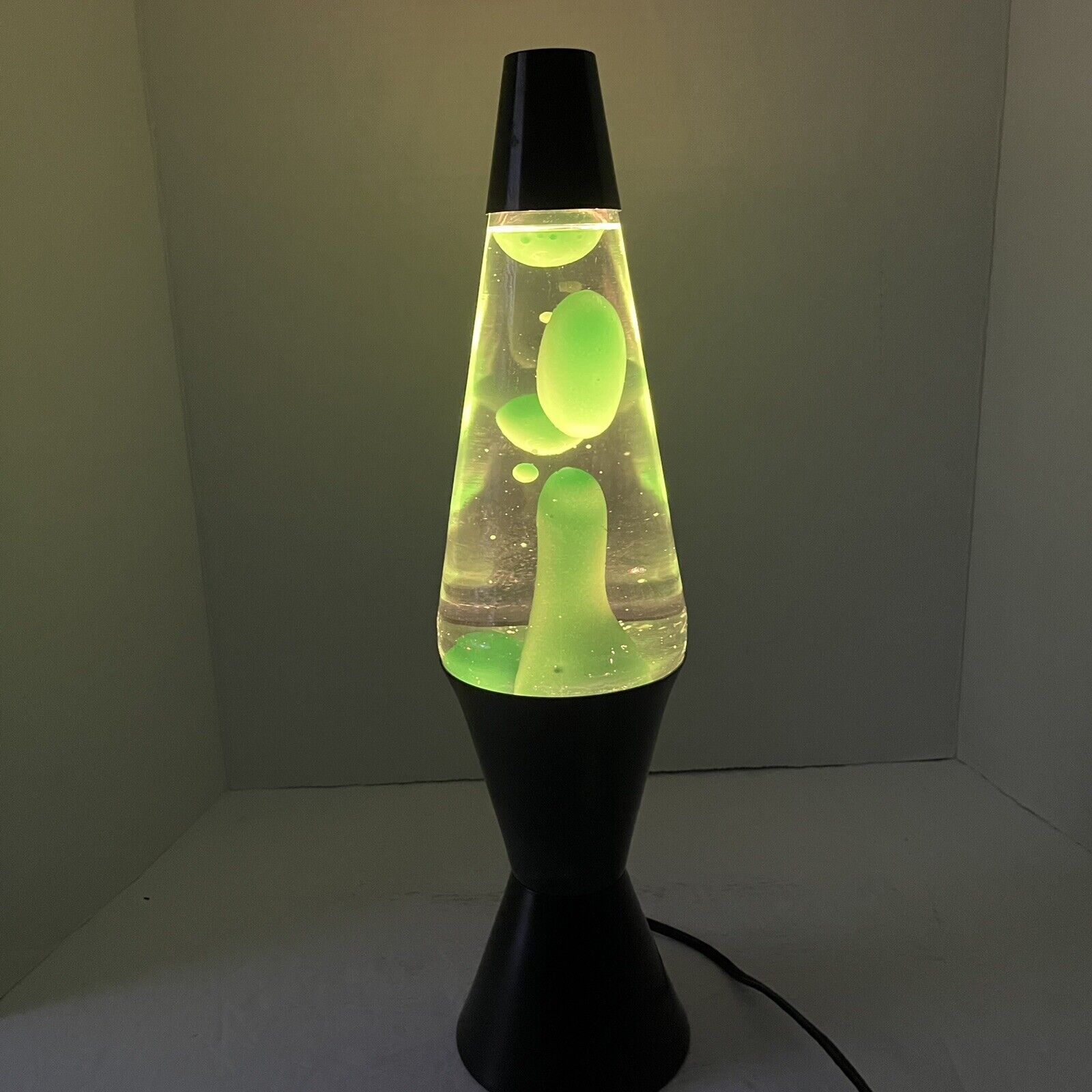Vintage 1998 Lava Lite Model 8419 Midnight Series Lava Lamp - Lime Green / Clear