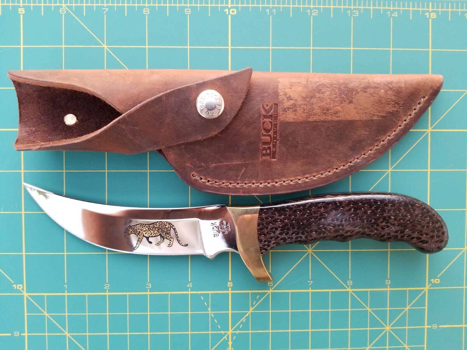 Buck Custom 401 Kalinga Limited Edition Jaguar Black Palm Wood Knife