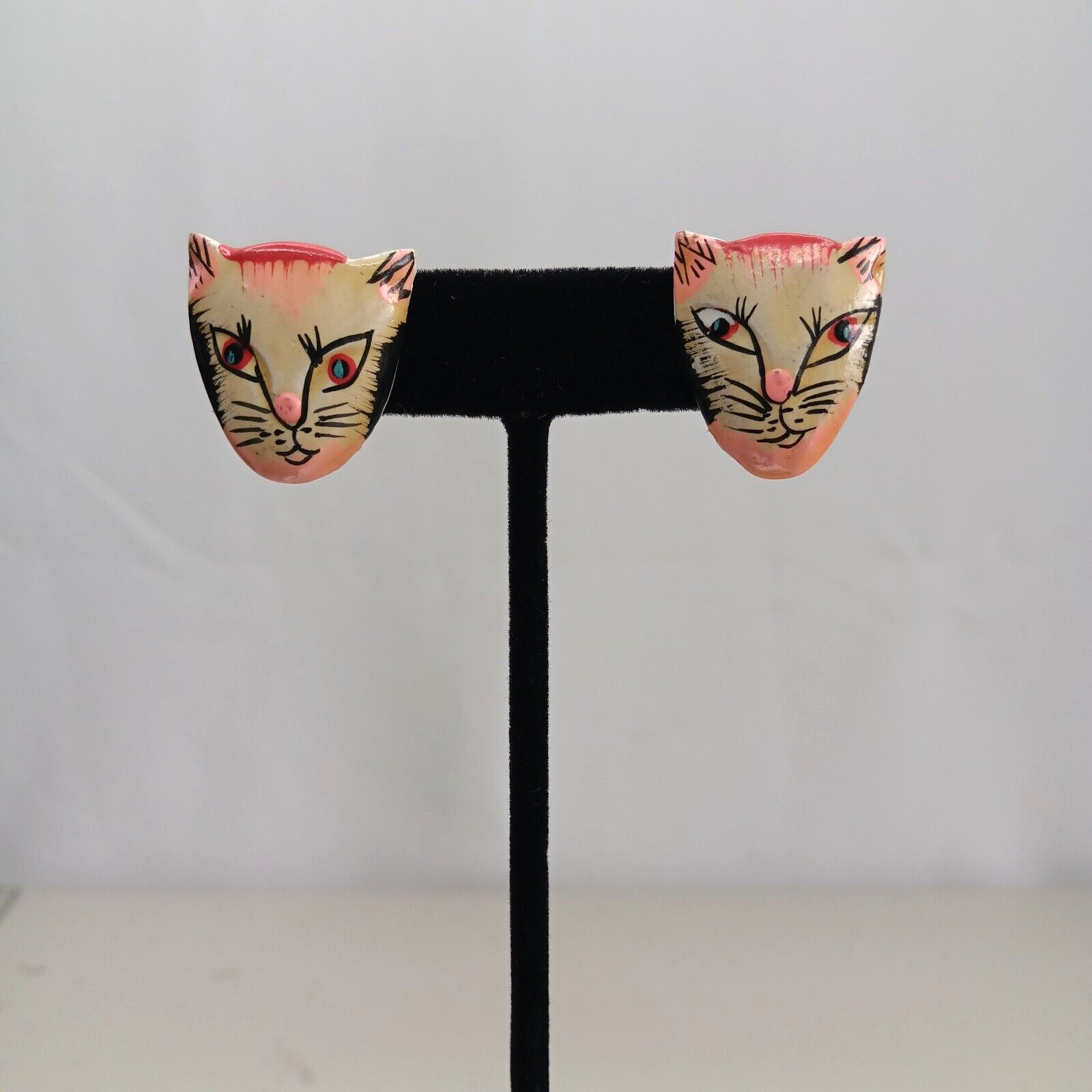 Vintage Funky Clay Hand Painted White Pink CAT Stud Kitschy Earrings Jewelry