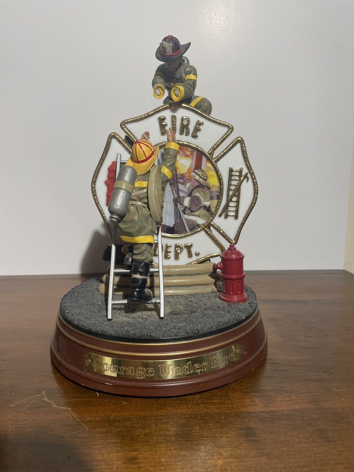 The Bradford Exchange Courage Under Fire Limited Edition Sculpture Missing Hands