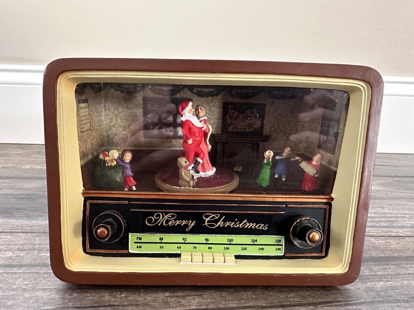 Vintage Christmas Morning Living Room radio by  ICY CRAFT Works /Audio Is Low