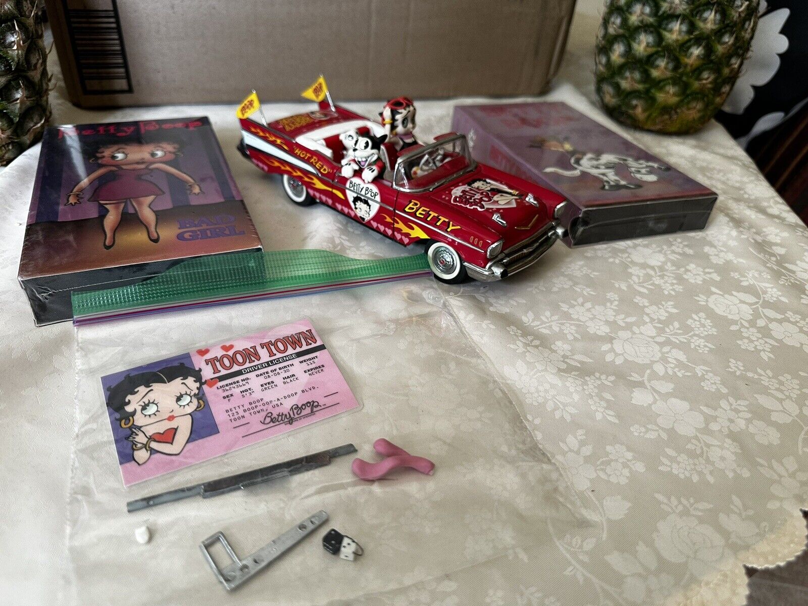 VINTAGE BETTY BOOP HOT ROD 57 CHEVY BELAIR 1999 WITH BIMBO & PUDGY DIECAST CAR