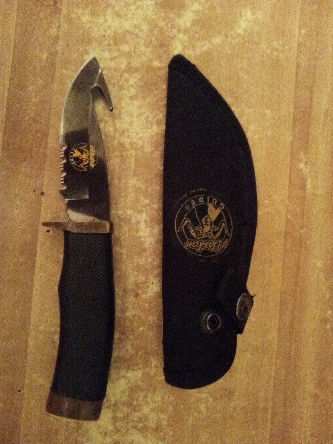 Buck USA Model 691 Knife 2003 with Sheath. Partially serrated gut hook blade BIN