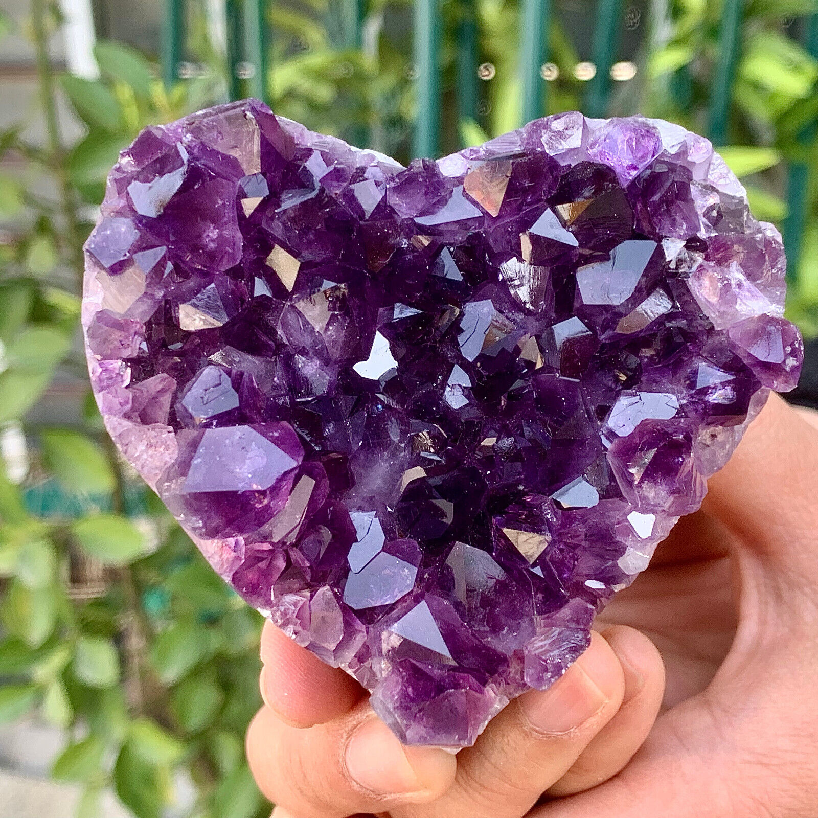 281g Natural heart-shaped amethyst gemstone quartz cluster crystal sample