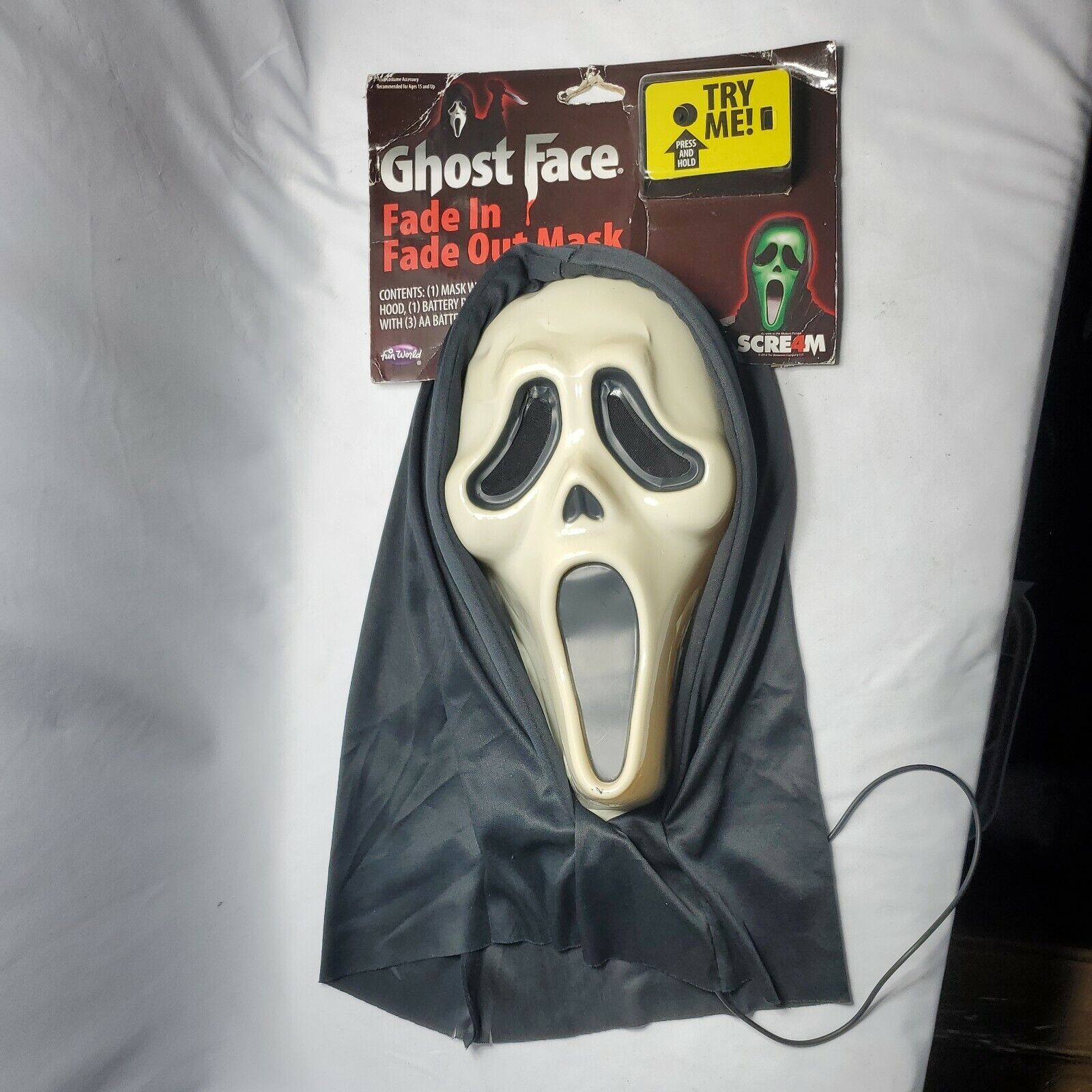 Ghostface Mask Scream 4 Fun World Fade In Fade Out LIGHT UP apr-july 2014 