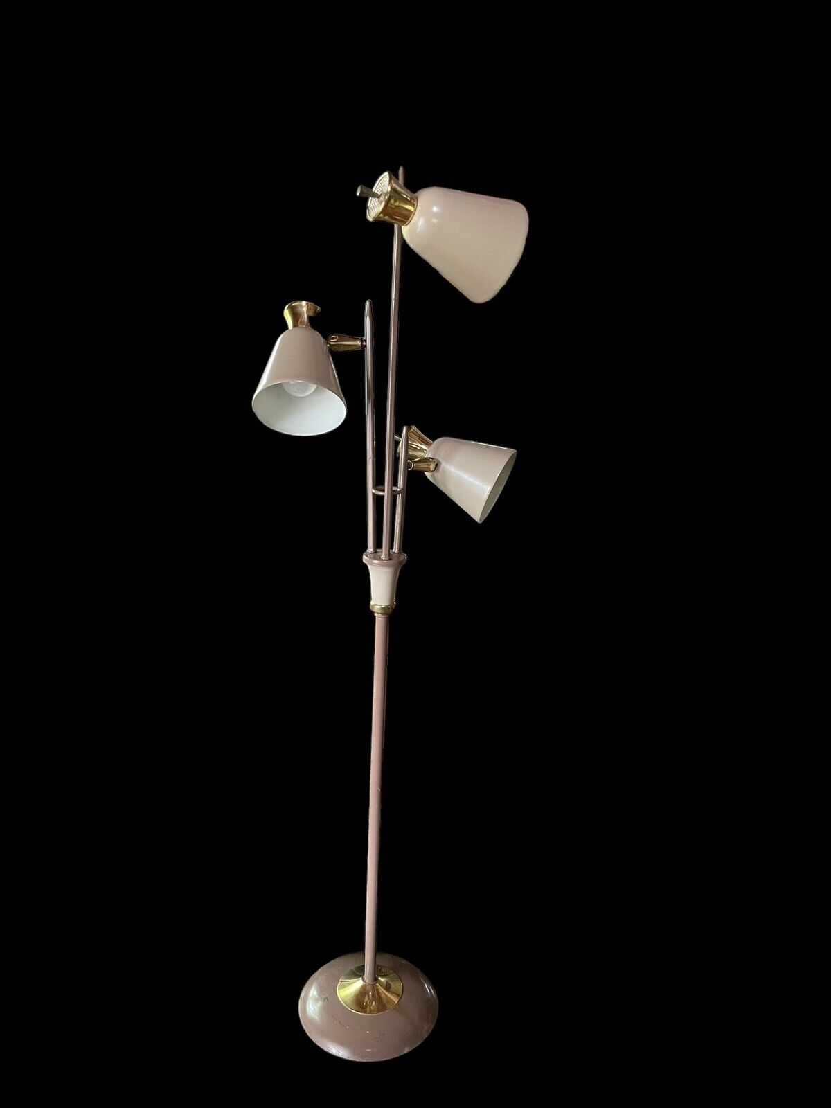 Vintage Gerald Thurston Lightolier Enamel MCM Adjustable 3 Cone Floor Lamp Taupe