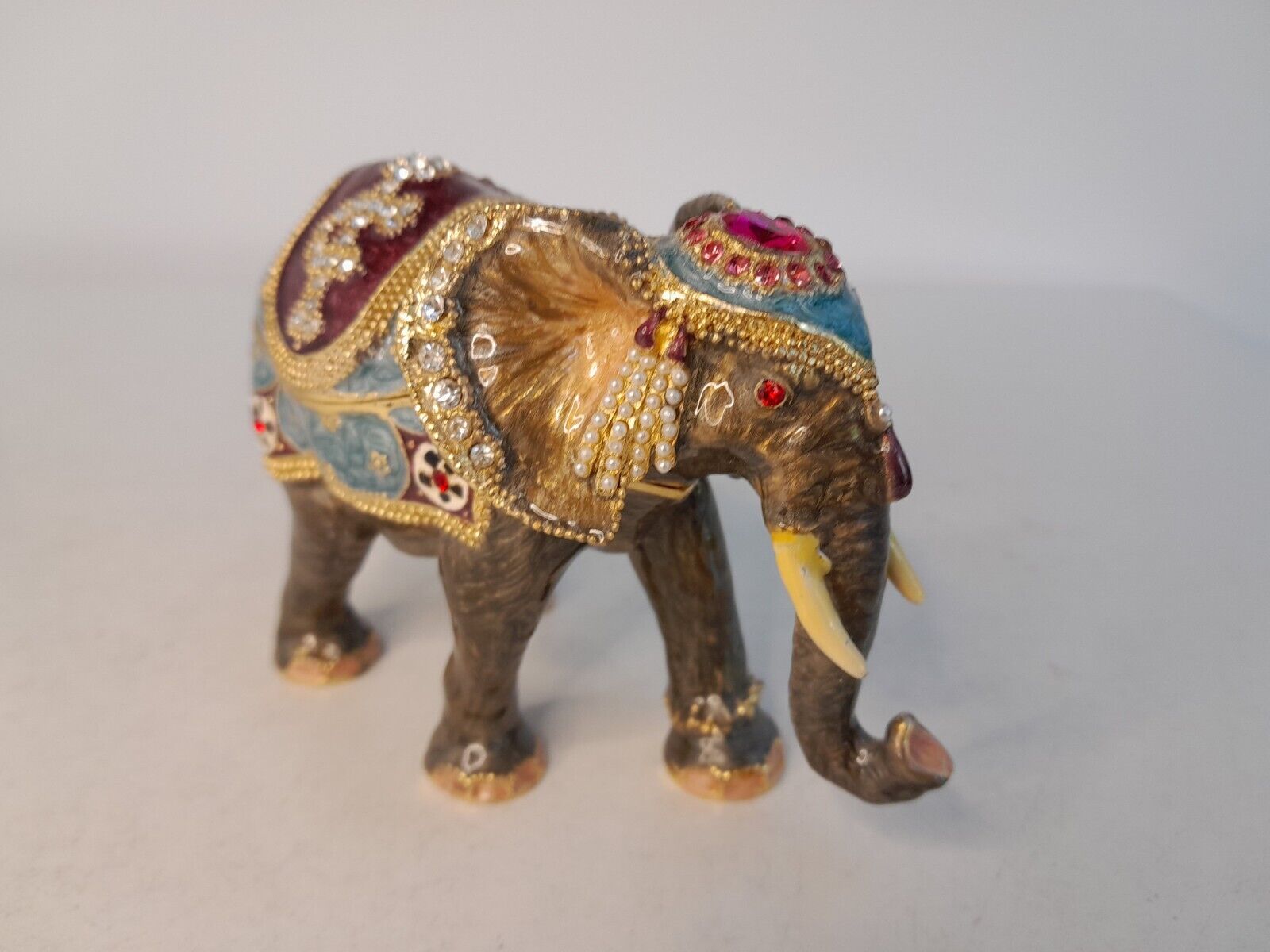 Jere Luxury Giftware Bejeweled Kathmandu Elephant Trinket Box KAT magnet latch