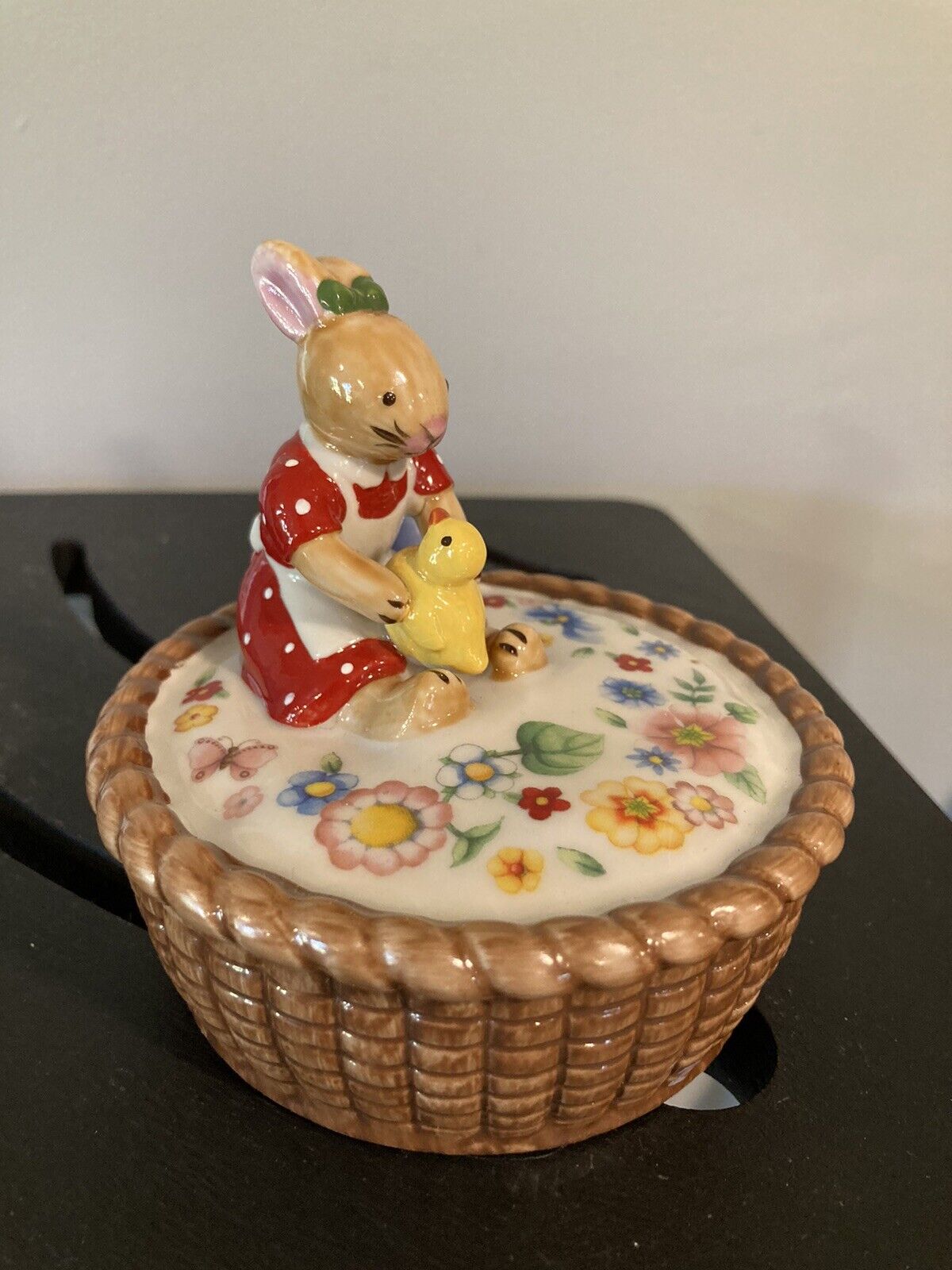 Villeroy & Boch Bunny Family With Duck In Basket, Colorful with Music Box WORKS