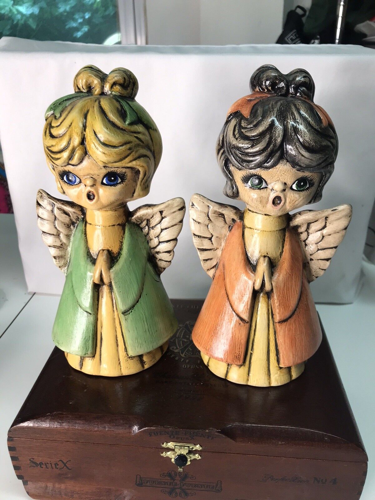 Vintage MCM Chalkware Angels Mod Kitsch Big Eye Holt Howard? Christmas figurines
