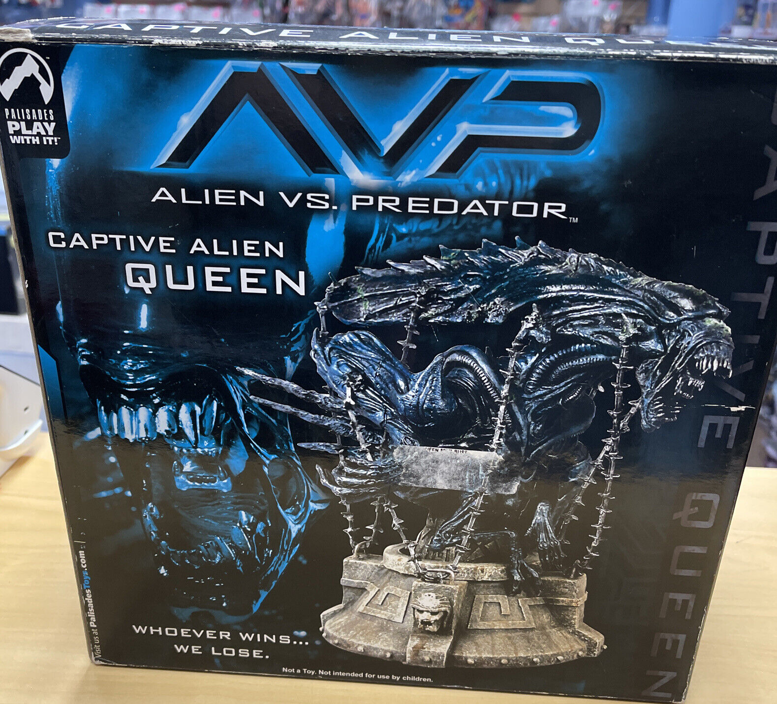 Palisades Toys Alien Vs. Predator Captive Alien Queen Statue 4693 Of 5000 BROKEN
